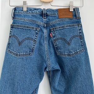 Levi’s Wedgie Straight Leg Raw Hem Size 25